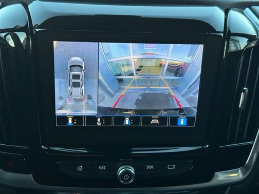 Black Metallic 2023 Chevrolet Traverse LT