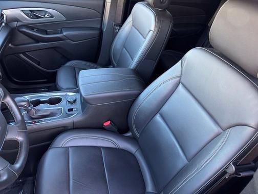 Black Metallic 2023 Chevrolet Traverse LT Leather