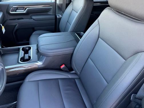 Summit White 2026 Chevrolet Silverado 2500 LT