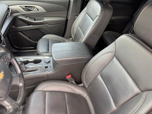 Radiant Red Tintcoat 2023 Chevrolet Traverse LT Leather