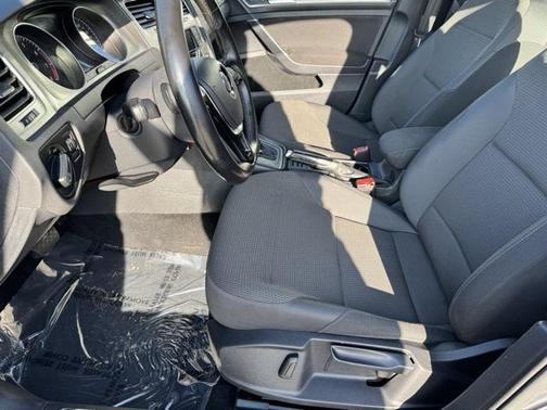 2017 Volkswagen Golf SportWagen TSI S