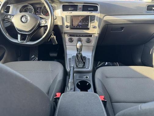2017 Volkswagen Golf SportWagen TSI S