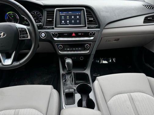 2019 Hyundai SONATA Hybrid SE