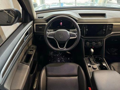 Pyrite Silver Metallic 2023 Volkswagen Atlas 3.6L SE w/Technology