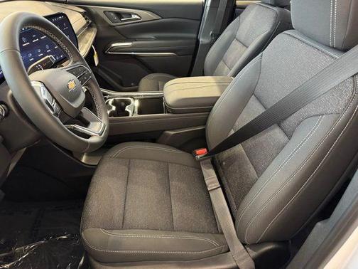 Summit White 2026 Chevrolet Traverse LT