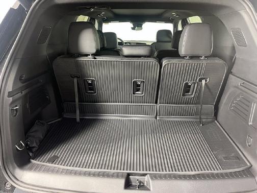 Black Metallic 2027 Chevrolet Traverse LT