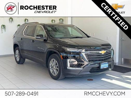 Mosaic Black Metallic 2023 Chevrolet Traverse LT Cloth