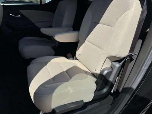Mosaic Black Metallic 2023 Chevrolet Traverse LT Cloth