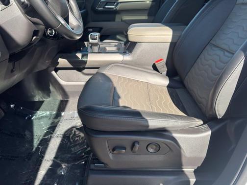 Summit White 2025 Chevrolet Silverado 1500 ZR2