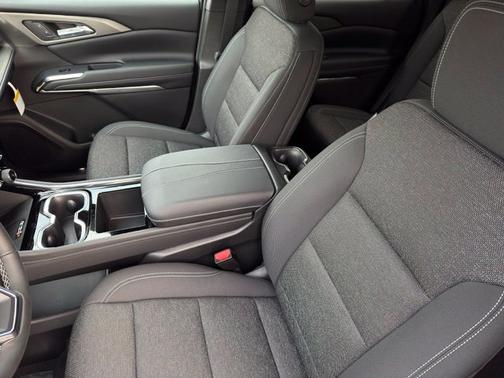 Radiant Red Tintcoat 2027 Chevrolet Traverse LT