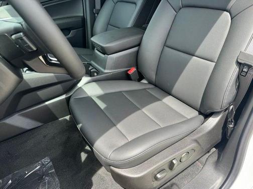 Summit White 2026 Chevrolet Colorado Trail Boss