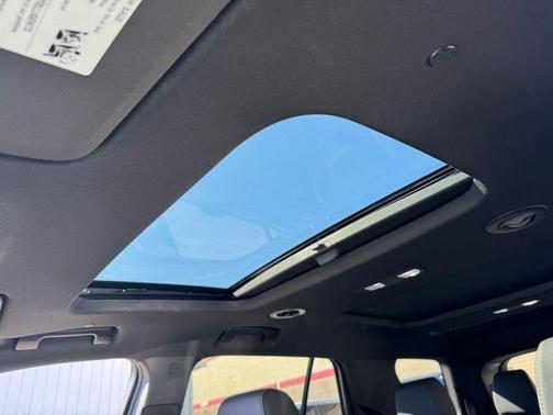 Sterling Gray Metallic 2023 Chevrolet Traverse LT Leather