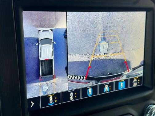 Summit White 2023 GMC Sierra 2500 AT4