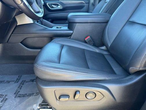 Summit White 2022 Chevrolet Suburban Z71
