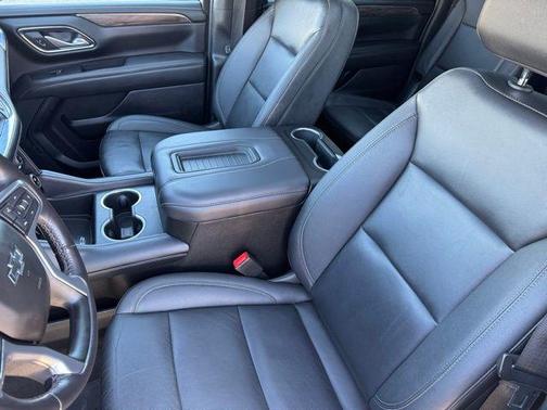 Summit White 2022 Chevrolet Suburban Z71