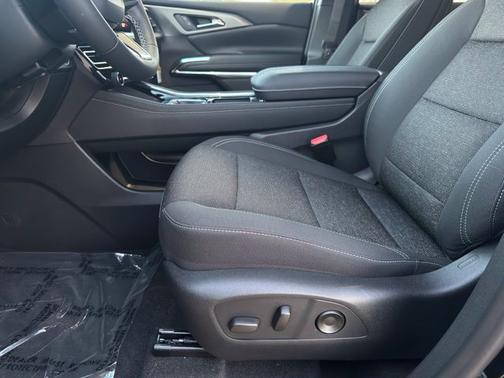 Black Metallic 2027 Chevrolet Traverse LT