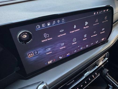 Black Metallic 2027 Chevrolet Traverse LT