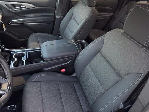 Black Metallic 2027 Chevrolet Traverse LT