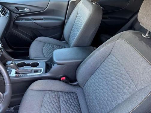 Silver Ice Metallic 2021 Chevrolet Equinox 1LT
