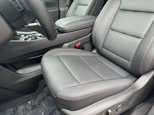 Black Metallic 2024 Chevrolet Traverse AWD Z71