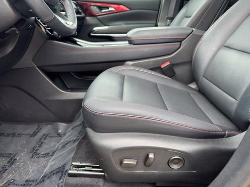 Black Metallic 2025 Chevrolet Traverse Z71