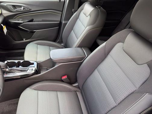 Black Metallic 2026 Chevrolet Trax LT
