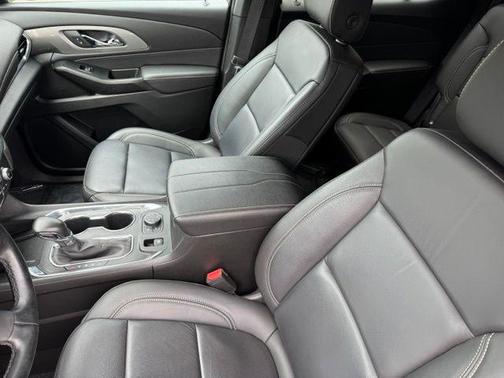 Sterling Gray Metallic 2023 Chevrolet Traverse LT Leather