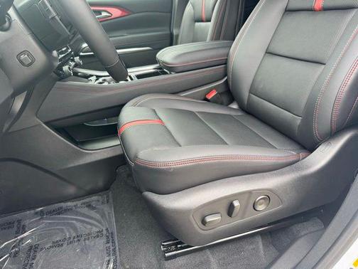 Polar White 2026 Chevrolet Traverse RS