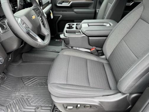 2025 Chevrolet Silverado 3500 LT