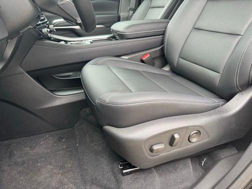 Mosaic Black Metallic 2026 Chevrolet Traverse LT