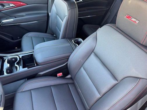 Radiant Red Tintcoat 2026 Chevrolet Traverse AWD Z71