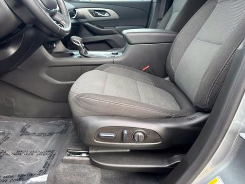 Sterling Gray Metallic 2023 Chevrolet Traverse LT