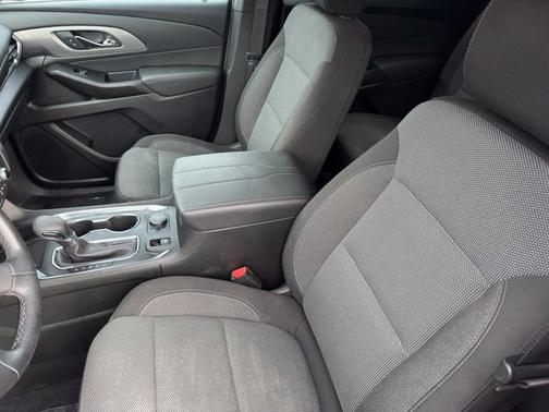 Sterling Gray Metallic 2023 Chevrolet Traverse LT