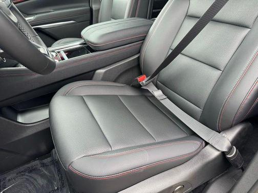 Mosaic Black Metallic 2026 Chevrolet Traverse AWD Z71