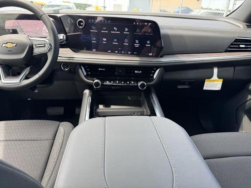 2025 Chevrolet Suburban LS