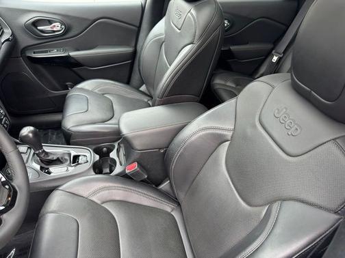 Bright White Clearcoat 2023 Jeep Cherokee Altitude
