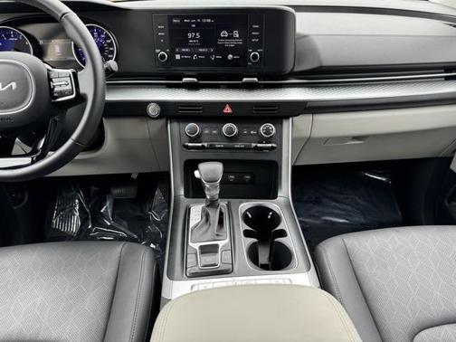 2023 Kia Carnival LX