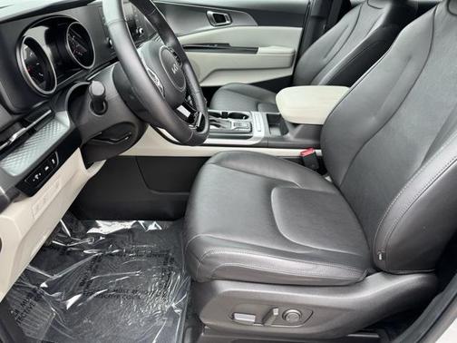 2023 Kia Carnival LX