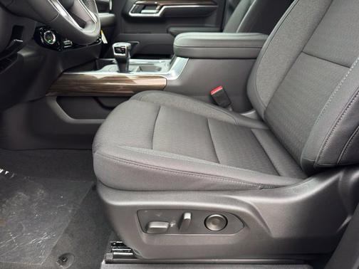 Summit White 2026 Chevrolet Silverado 1500 LT