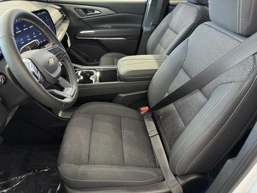 Summit White 2026 Chevrolet Traverse LT