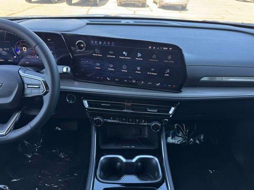 Summit White 2026 Chevrolet Traverse LT