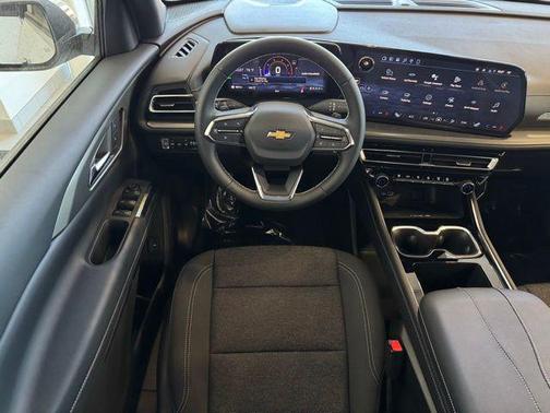 Summit White 2026 Chevrolet Traverse LT