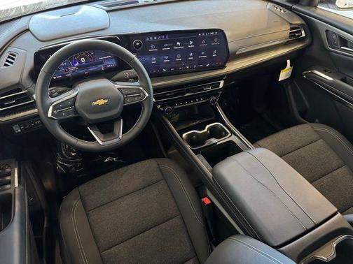 Summit White 2026 Chevrolet Traverse LT