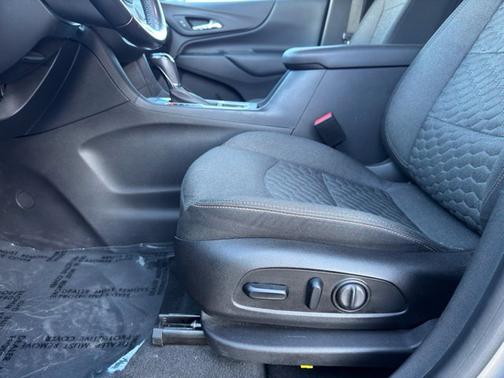Pepperdust Metallic 2018 Chevrolet Equinox LT