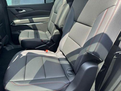 Sandstone Gray 2026 Chevrolet Traverse AWD Z71