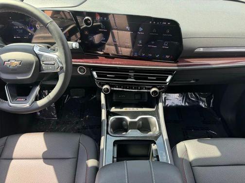 Sandstone Gray 2026 Chevrolet Traverse AWD Z71