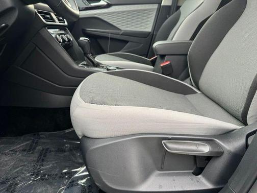 Pure White 2023 Volkswagen Taos 1.5T S