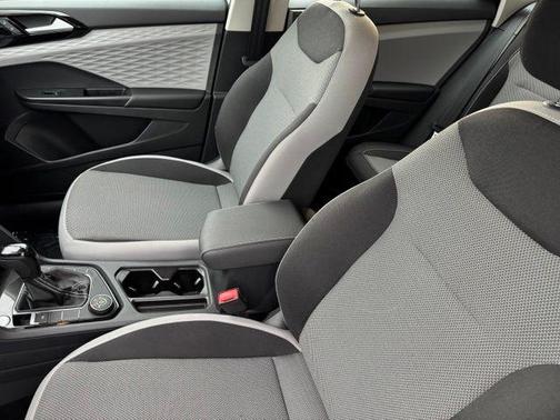 Pure White 2023 Volkswagen Taos 1.5T S