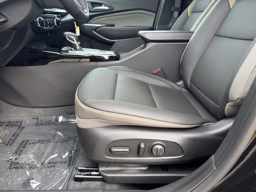 Black Metallic 2026 Chevrolet Trax ACTIV