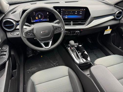 Mosaic Black Metallic 2026 Chevrolet Trax LT